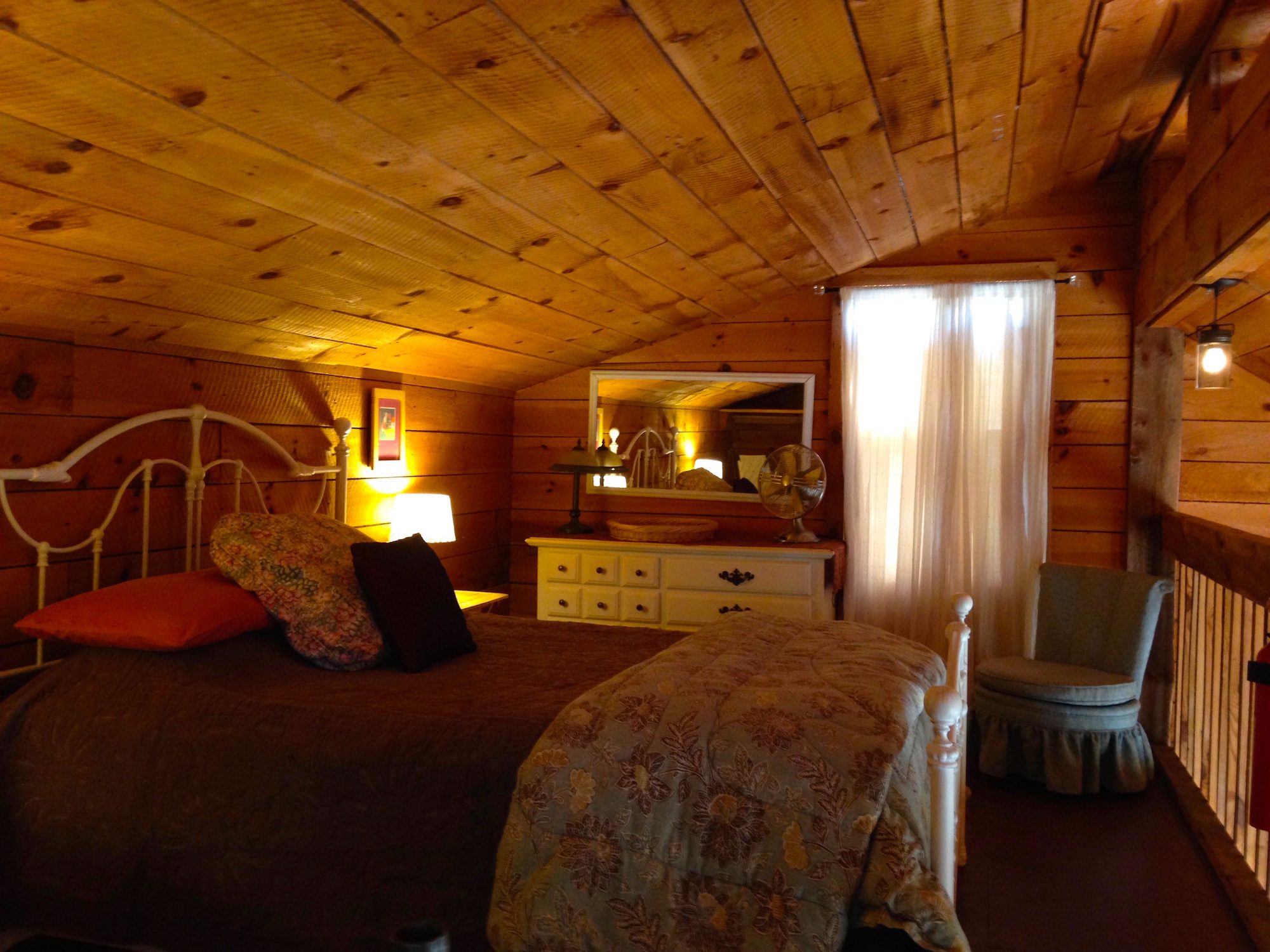 The Pine Bedroom Broadwing Farm Cabins