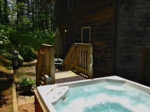 The Poplar Cabin Hot Tub