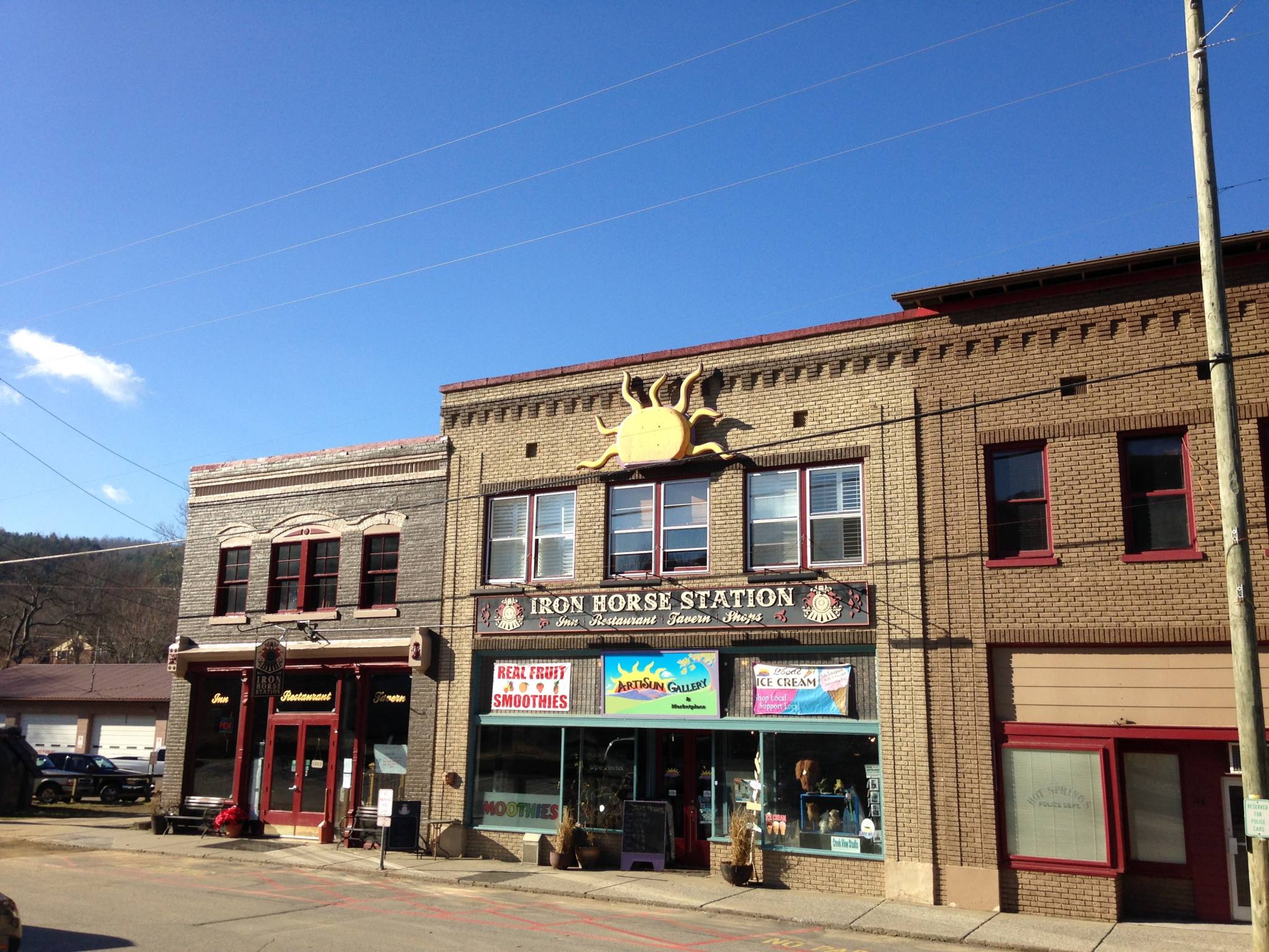 Downtown Hot springs Broadwing Farm Cabins